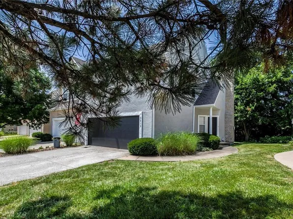 9218 Boehm Dr, Lenexa, KS 66219