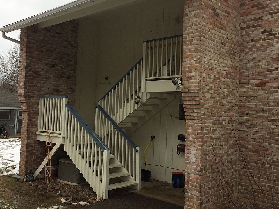 Entrance (2nd floor)