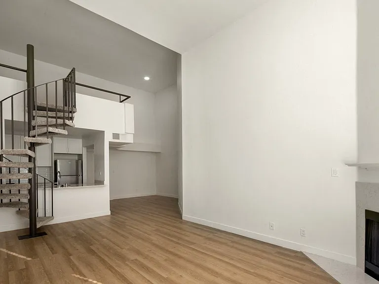 Warner Pointe — Photo 14