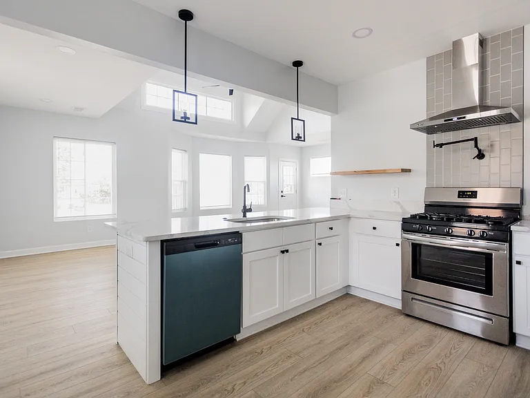 458 Hague St #2 — Photo 5