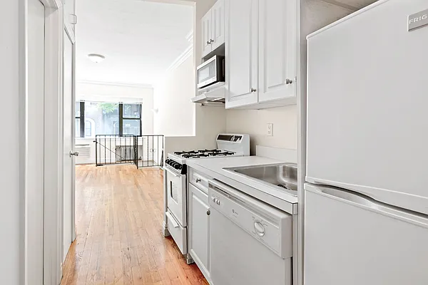 Rented by Anchor Associates | media 14