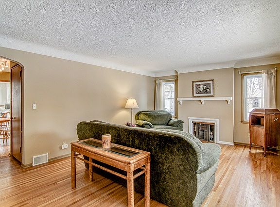 2nd image of 2625 30th Ave NE