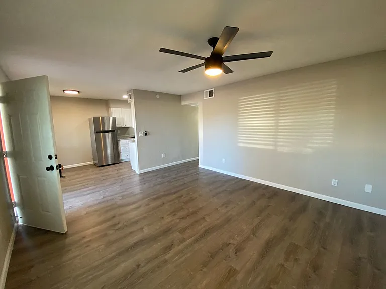 1829 E Broadway Rd — Photo 14
