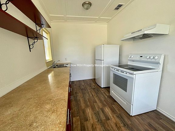 4th image of 741 E De Soto Ave Unit 1