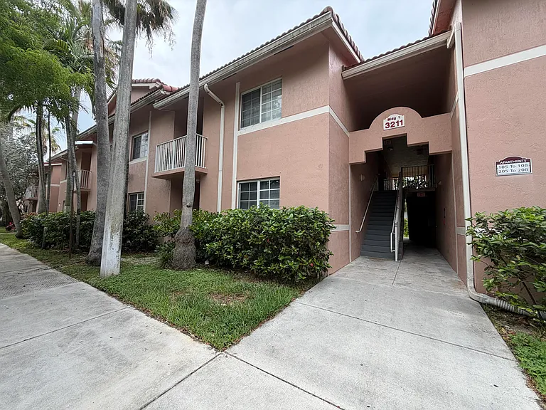 3211 Sabal Palm Mnr #105 — Photo 1