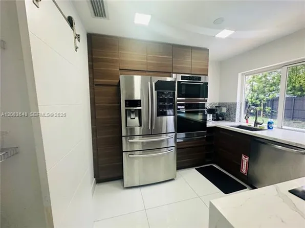 851 NE 205th St #851, Miami, FL 33179