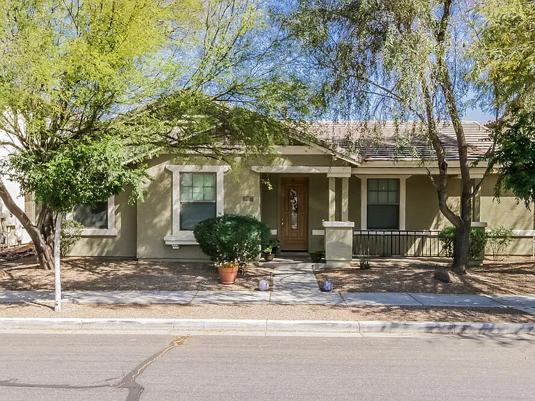 3258 E Ivanhoe St — Photo 1