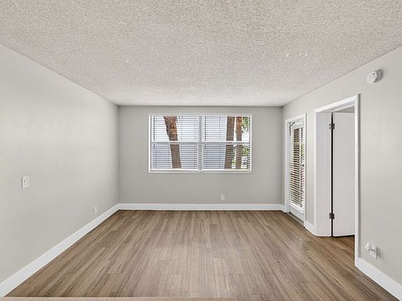 4th image of 752 Executive Center Dr #24-11-24