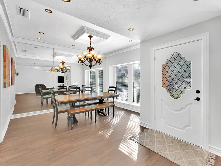 1420 Spenwick Ter — Photo 12