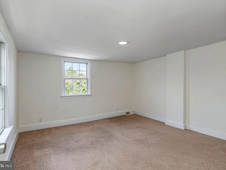 319 Wolfe St #1/2 — Photo 17