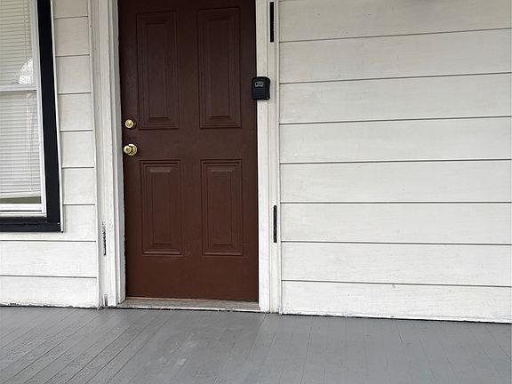 3rd image of 302 Squires Ave