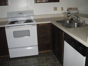 3rd image of 3909 Tiverton Dr