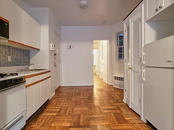 3rd image of 415 E 72nd St APT 4RW
