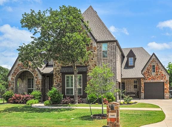 3rd image of 1441 Valley Crest Ct