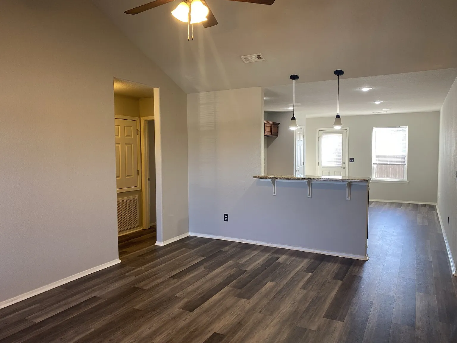 4 bed, 2.0 bath, 1420 sqft, $1,575 — Photo 3