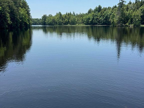 4th image of 148 Beaver Brook Road