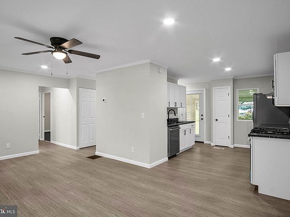 4th image of 712 Kelly Dr