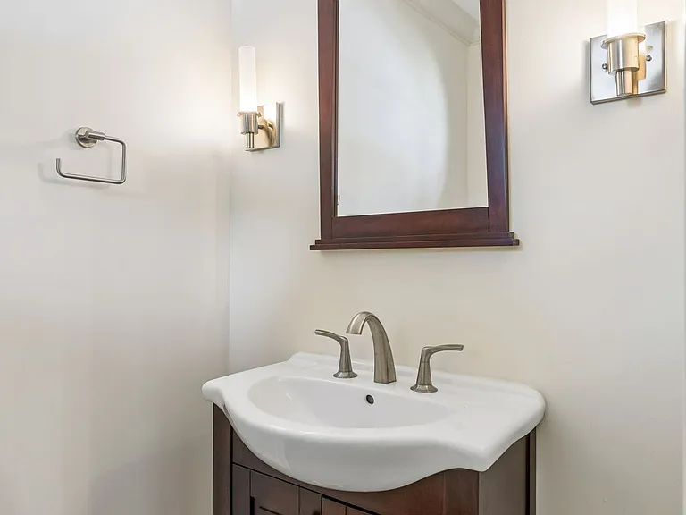 1011 Bate Ave — Photo 14