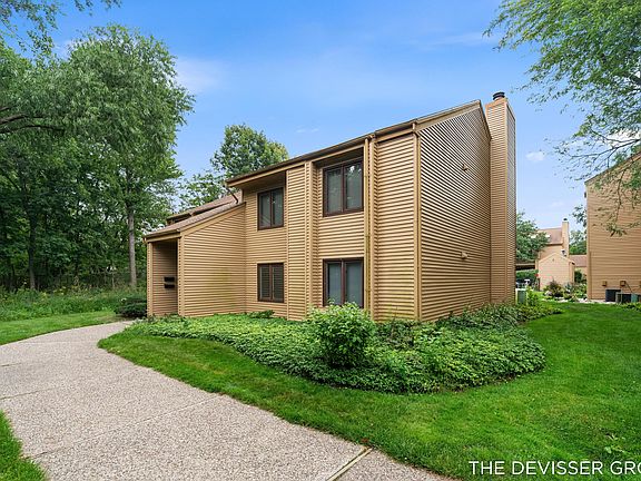 3rd image of 300 Farington Blvd APT 3
