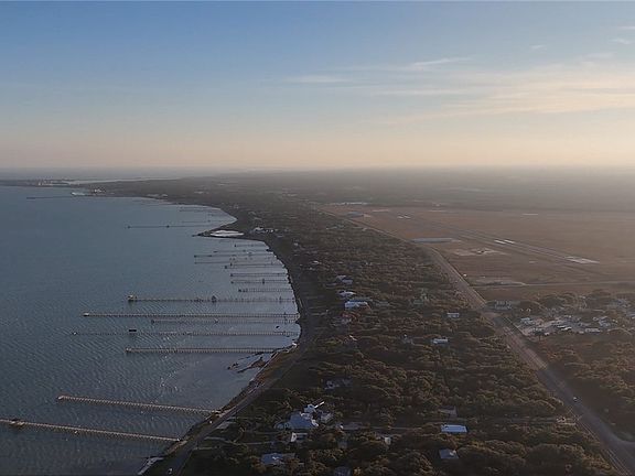 3rd image of 406 Sailhouse Way