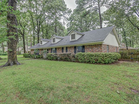 2nd image of 640 Albemarle Dr