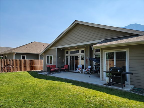 2nd image of 208 K View Cres