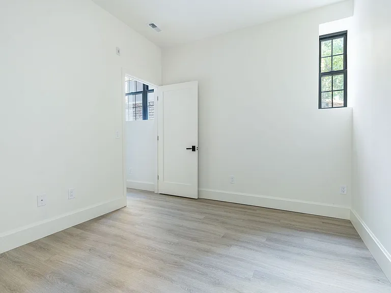 3003 Glenwood — Photo 120