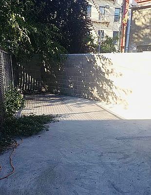 2nd image of 995 Jefferson Ave APT 1A
