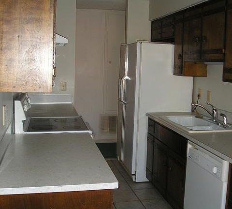 3rd image of 5833 Darien Dr