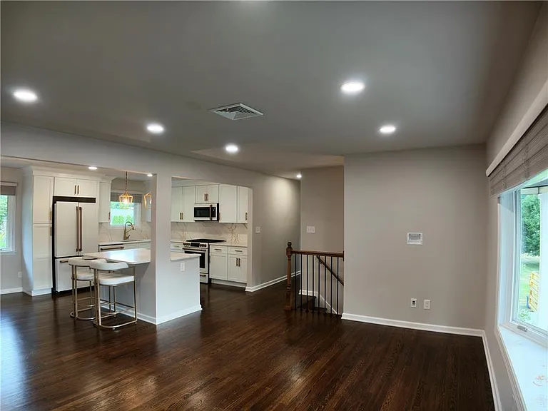 2834 Center St — Photo 13
