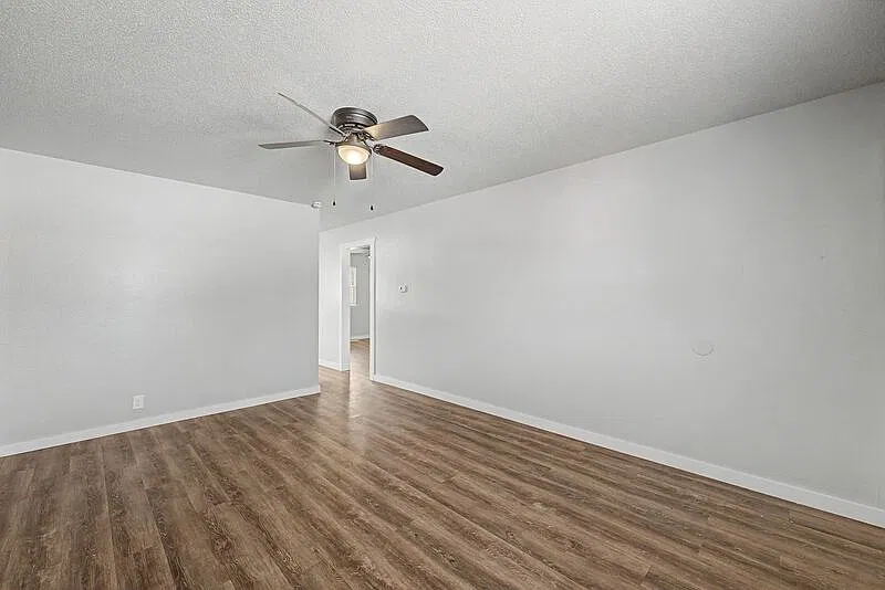 2 bed, 1.0 bath, 800 sqft, $900 — Photo 3