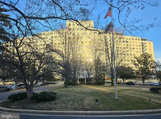 10201 Grosvenor Pl APT 527, Rockville, MD 20852