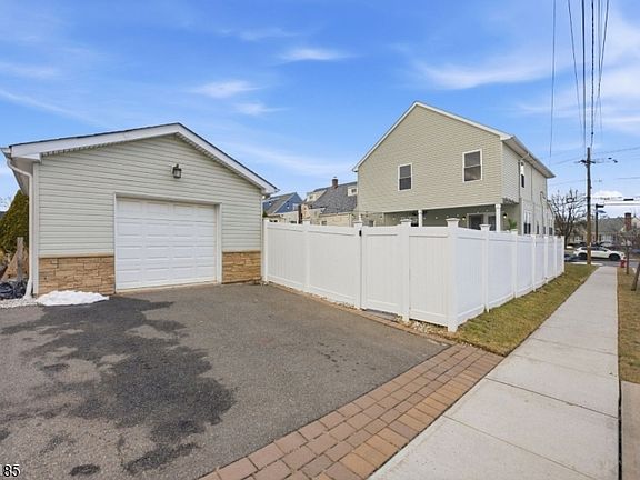 3rd image of 2200 Vauxhall Rd