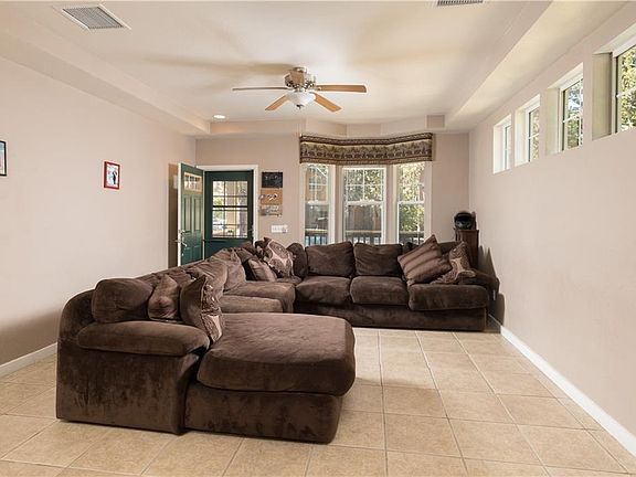 4th image of 317 Angeles Blvd