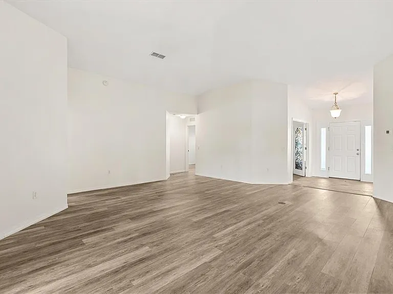 410 Central Mariners Dr — Photo 22