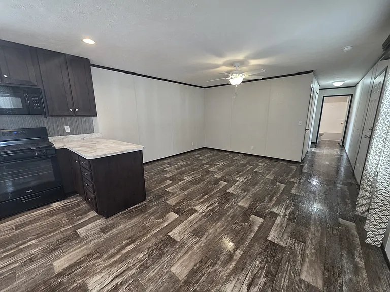 700 W Ridgeway Ave #233 — Photo 2