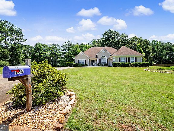 2nd image of 165 Crescent Cir