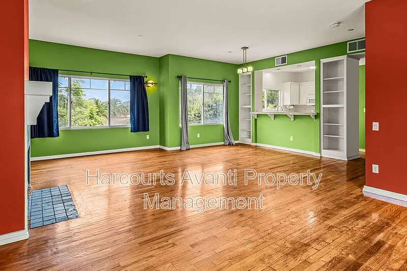 3 bed, 2.5 bath, 1586 sqft, $4,350 — Photo 3