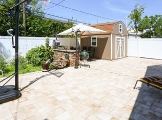 102 Parma Rd, Island Park, NY 11558