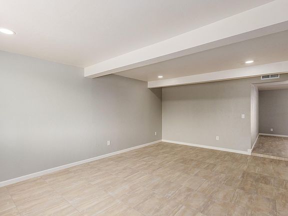 4th image of 3912 N Palm Grove Dr
