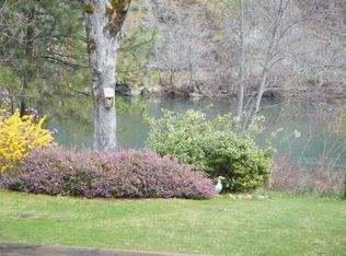 48 Meadow Ln, Eagle Point, OR 97524