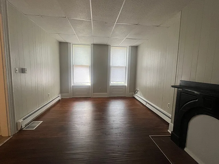 404 E Market St — Photo 9