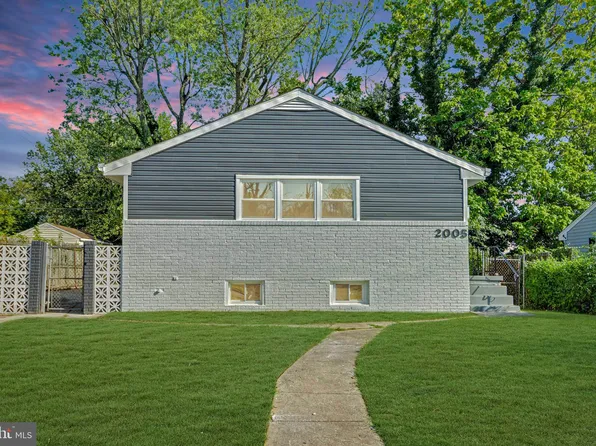 2005 Royal Garden Dr, Gwynn Oak, MD 21207