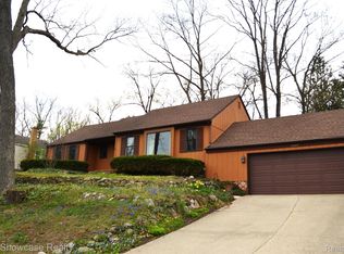 4105 Woodcroft St, White Lake, MI 48383
