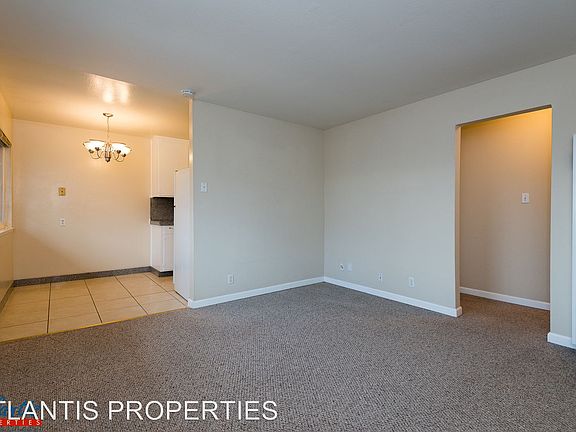 3rd image of 2318 Karen Dr APT 06