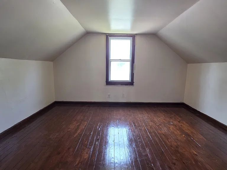 56 Hazelwood Ave — Photo 8