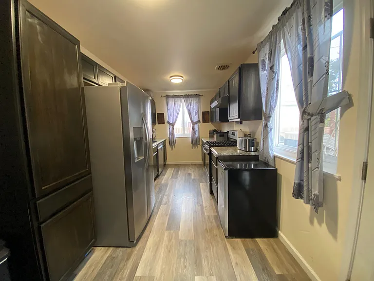 917 Evergreen Ln — Photo 6