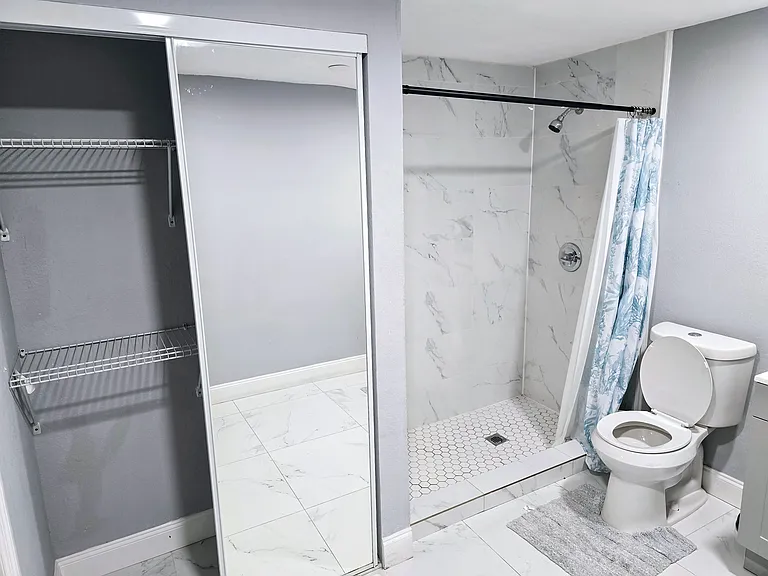 Room 3 Bathroom & Closet