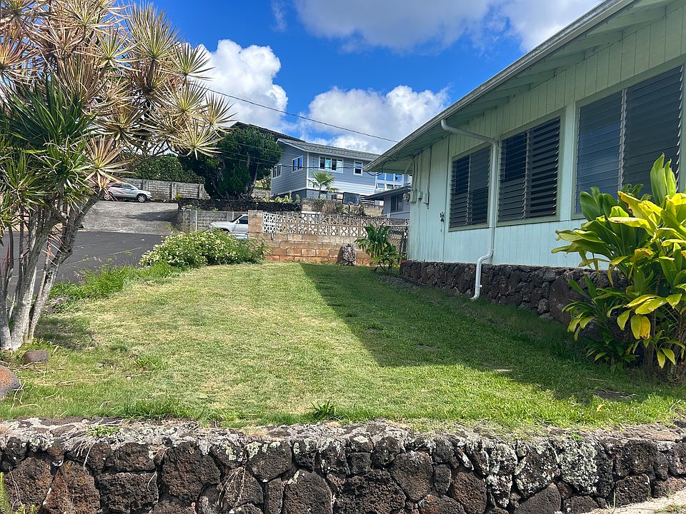 Private front yard with stone path