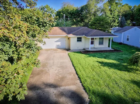 716 E Northshore Dr, Syracuse, IN 46567